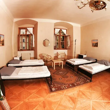 Alexandra Old Town Square - Up To 23pax Appartement