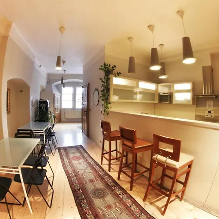 Alexandra Old Town Square - Up To 23pax Appartement