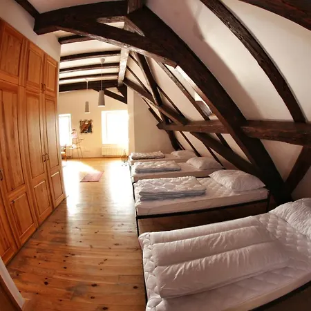Alexandra Old Town Square - Up To 23pax Daire *