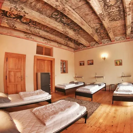 Alexandra Old Town Square - Up To 23pax *